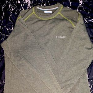 Green Columbia crew neck. Can be unisex.